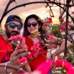 Chaya Singh Instagram - The only things worth seeing are the things we see together. PC: @arunmanipalani #sunset #sunsetphotography #teraacegarden #couplegoals #together #shotoniphone12 #boganvilla #sungazing