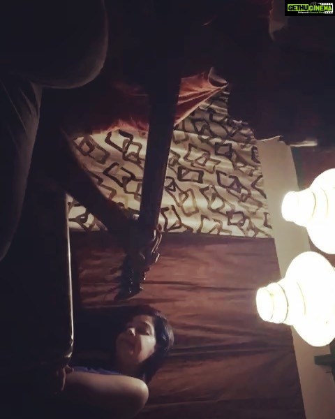 Chaya Singh Instagram - Am so nervous 😥 my first singing attempt... out of bathroom😬 #neeparthaparvai #ilaiyaraja #kamalhaasan #ranimukherjee #ashabhosle #hariharan #couplegoals #quarantine #stayhome #selfentertainment