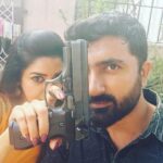 Chaya Singh Instagram – There is always something behind those stern looks…… mischief🤪
#run #runserial #suntv #vikatan #behindthescenes #onthesets #couplegoals #goffy #fun