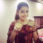 Chaya Singh Instagram - Shakkare pongal n Yellu bella 😋 enjoying the delicacies of diverse culture. #culture #diverse #festival #delicacies #sweets #2states #tamilnadu #karnataka #celebration