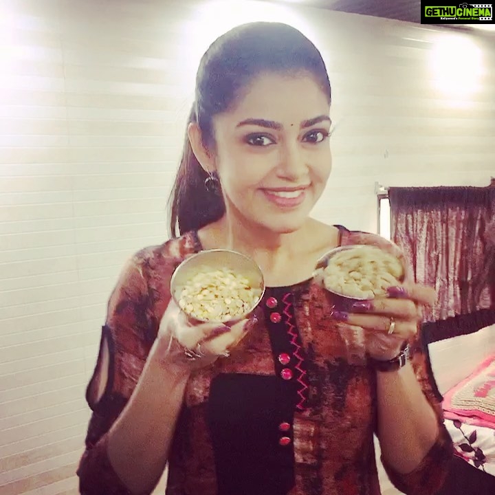 Chaya Singh Instagram - Shakkare pongal n Yellu bella 😋 enjoying the delicacies of diverse culture. #culture #diverse #festival #delicacies #sweets #2states #tamilnadu #karnataka #celebration