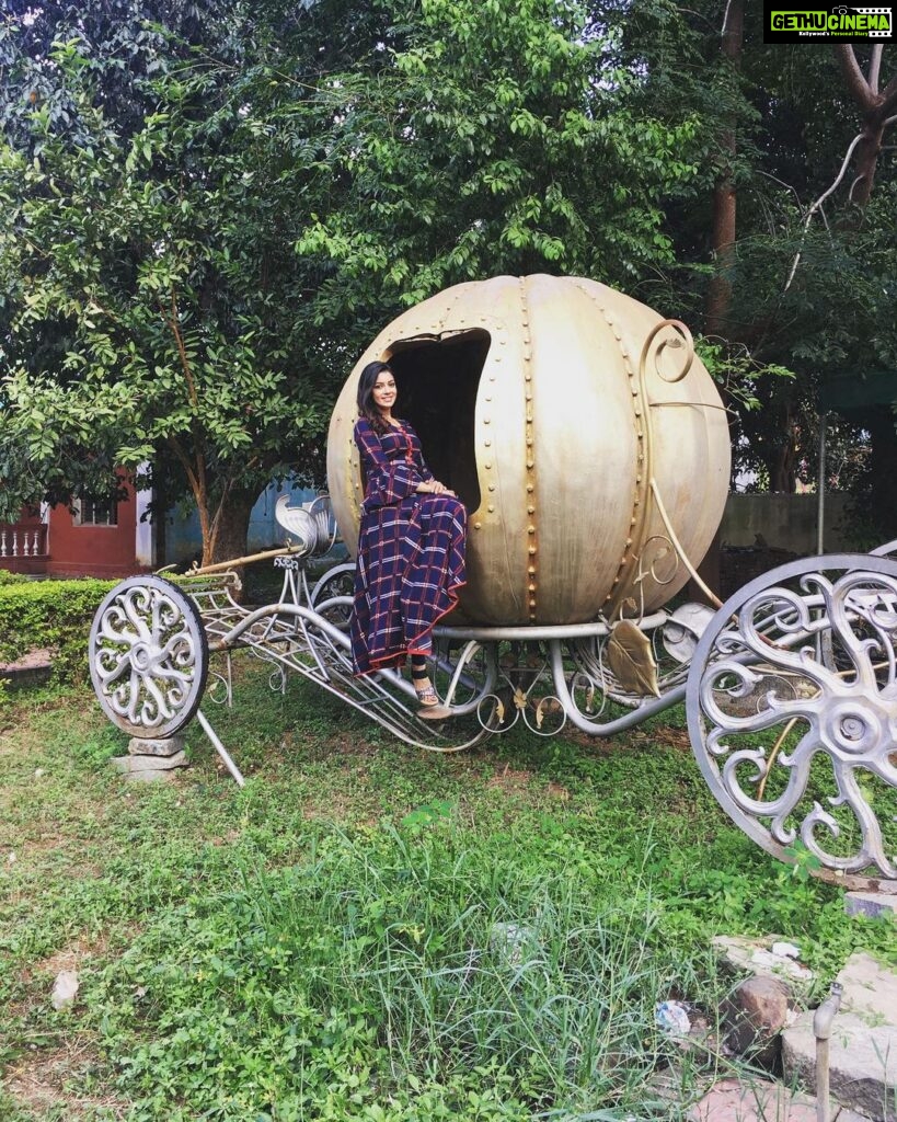 Chaya Singh Instagram - Living the childhood dream of being Cinderella #dream #cindrella #disney #childhood #atshoot #inbetweenshots #nandiniserial #bengalore Kanteerava Studio