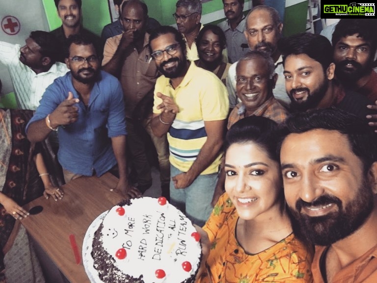 Chaya Singh Instagram - Celebrating the leap in TRP.. I wud like to thank all the viewers n my fans for giving us this moment to celebrate n motivate us to do better. Love u all🤗😘 #suntv #suntvserial #vikatan #run #runserialexculsive #runserial #celebration #views #viewers #fans