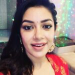 Chaya Singh Instagram - Fun on the sets of Nandini #nandini #nandiniserial #udayatv #fun #bottlechallenge