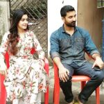Chaya Singh Instagram - Listening to interesting stories in between shoot😊 #suntvserial #runserial #vikatan #stories #onthesets #inbetweenshoot #interesting #together