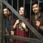 Chaya Singh Instagram - Happy birthday Thilak🎂💐 It’s fun shooting with u.. stay blessed #happybirthday #birthdayboy #run #runserial #suntvserial #vikatan #behindthescenes #fun #prison #happy