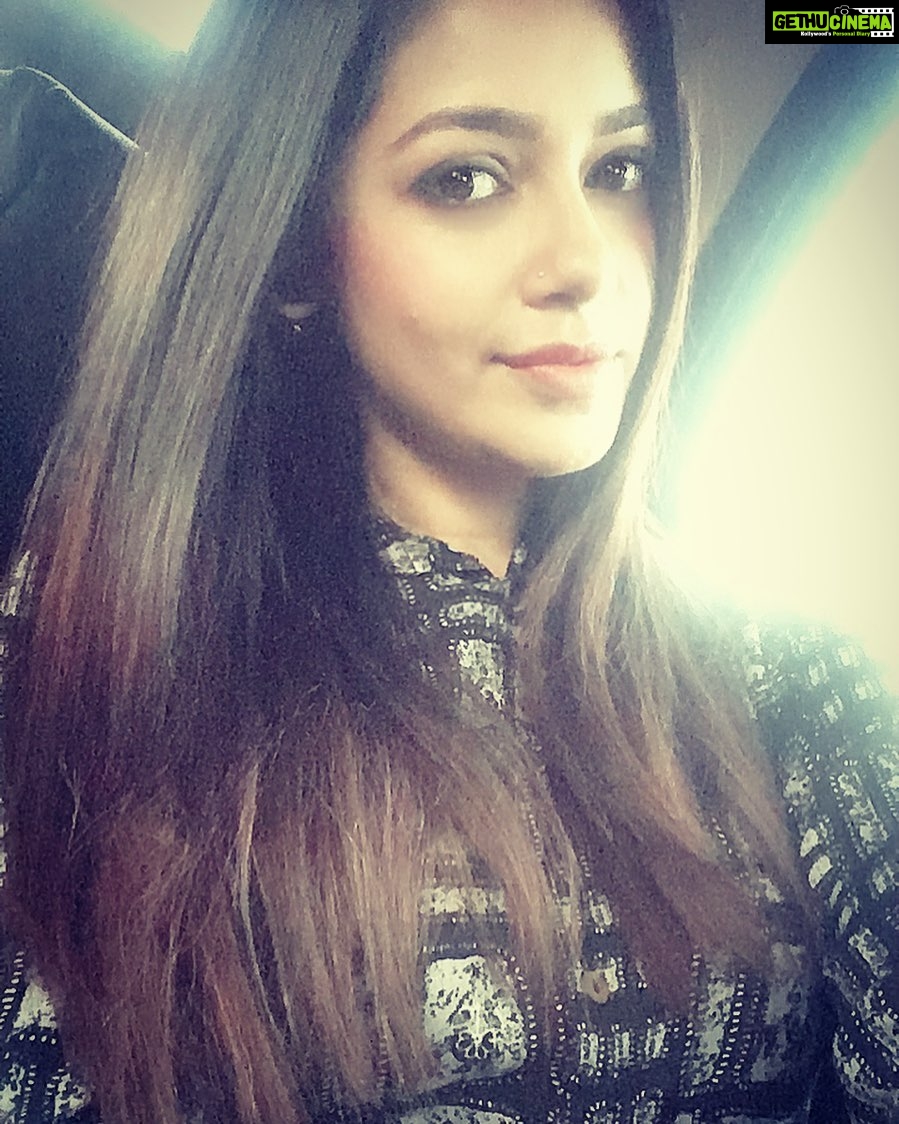 Chaya Singh Instagram - Loving the straight hair look💖 #straighthair #loveyourself #makeover #sleek #silkystraighthair #hair #selfies #carselfie