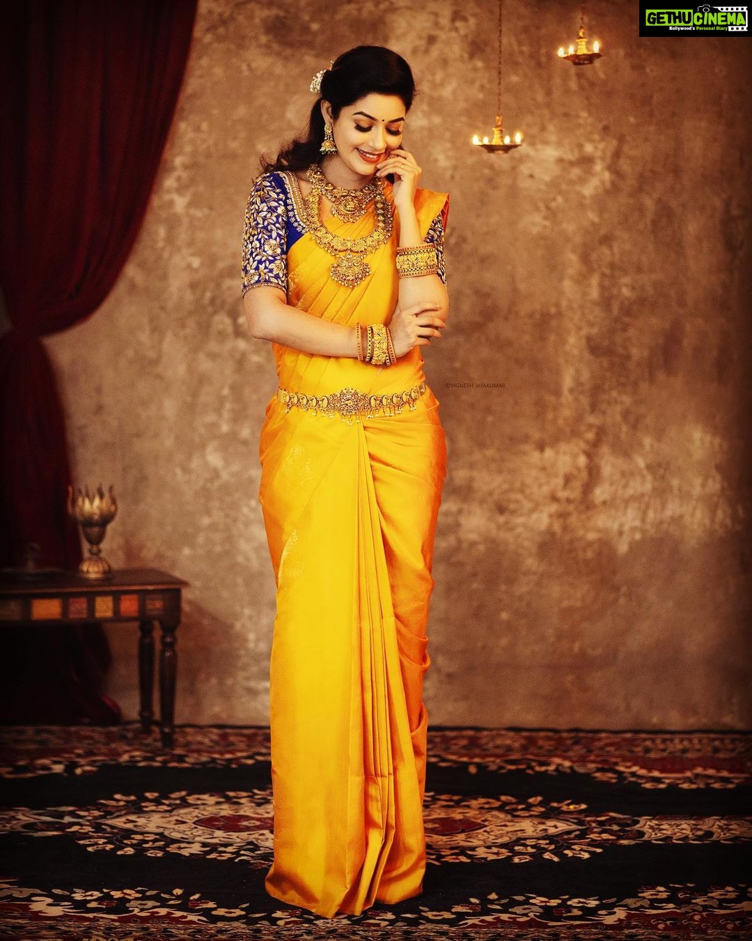 Chaya Singh Instagram - A team of humble and talented artists It was a pleasure to work with u all. Makeup: @rithuzmakeupartistry Photography: @iamvigneshjayakumar Blouse: @anikshya_bridal_designers Saree: @anikshyasarees Jewellery: @vivahbridalcollections Studio: @million_dollar_studios