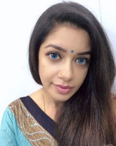 Chaya Singh Instagram - Deeper than the blue of the ocean.. #oceaneyes #mesmerising #selflove #selfie #loveyourself #work #contactlenses