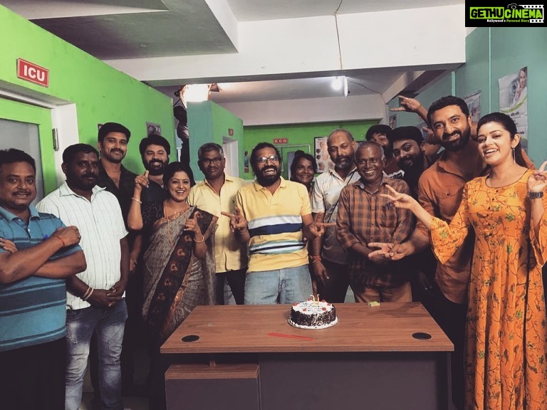 Chaya Singh Instagram - Celebrating the leap in TRP.. I wud like to thank all the viewers n my fans for giving us this moment to celebrate n motivate us to do better. Love u all🤗😘 #suntv #suntvserial #vikatan #run #runserialexculsive #runserial #celebration #views #viewers #fans