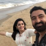 Chaya Singh Instagram - The most memorable moments in life are the ones u never planned🥰 #run #runserial #suntv #vikatan #suntvserial #beach #romantic #soulmate #together #wonderfulevening #walkonbeach #couplegoals #realcouple #memorablemoments #unplanned
