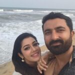 Chaya Singh Instagram - The most memorable moments in life are the ones u never planned🥰 #run #runserial #suntv #vikatan #suntvserial #beach #romantic #soulmate #together #wonderfulevening #walkonbeach #couplegoals #realcouple #memorablemoments #unplanned