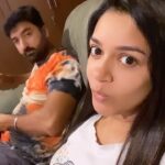 Chaya Singh Instagram – What an annoying mad thing is Love ❤️ 

#couples #anniversary #funnyvideos #trendingreels #lovestory #weekendvibes #repost #fyp
