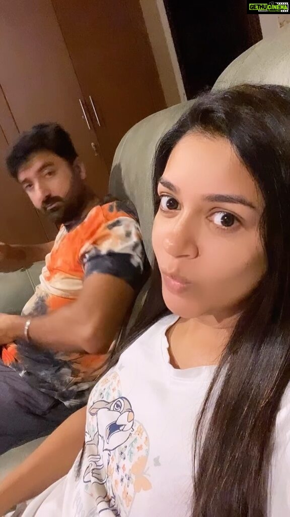 Chaya Singh Instagram - What an annoying mad thing is Love ❤️ #couples #anniversary #funnyvideos #trendingreels #lovestory #weekendvibes #repost #fyp