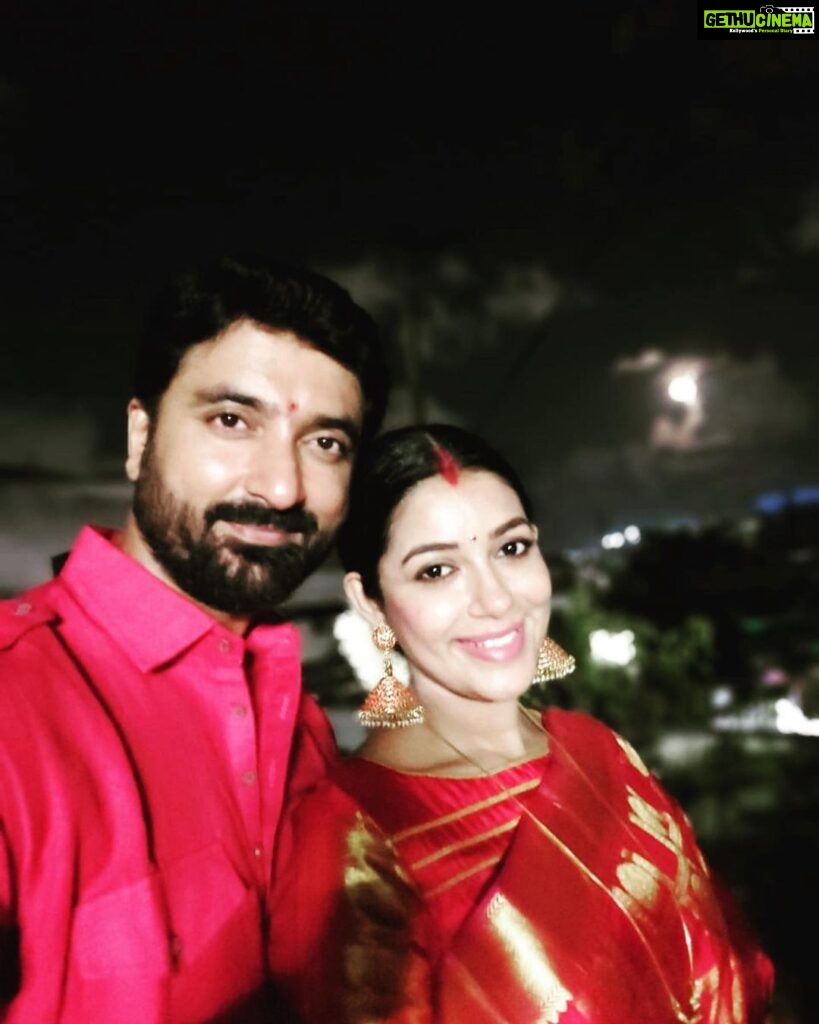 Chaya Singh Instagram - Happy Karva chauth u all #karvachauth #traditions #couplegoals #picoftheday #fyp