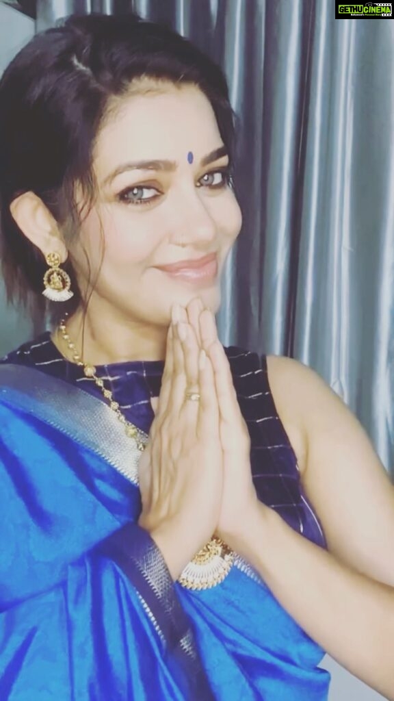 Chaya Singh Instagram - Happy Varmalakshmi to all… as well as happy weekend #festivevibes #weekendvibes #ethnicwear #westernwear #transition #trendingreels #fyp #instagram #lookoftheday