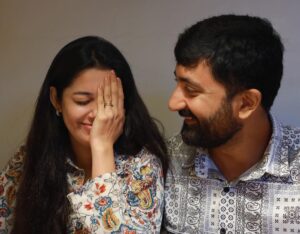 Chaya Singh Instagram - It’s Fun to be with Friends and have a good time 😃😁

📸 Courtesy ‘Mr.M🤩’

#funtimeswithfriends #boardgames #couplegoals