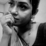 Chaya Singh Instagram - R24 Slay it subtle🖤🤍 #favsinger #kishorekumar #blackandwhite #platiniumera #madhubala #loveoldsongs #classic #trendingreels #reels #actress #fyp #remix #trending #reels #reelsinstagram