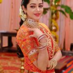 Chaya Singh Instagram - 🧡🧡🧡🧡 Outfit & styled by: @nithiyamogli and @rafiullah78 Jewellery: @supremeartjeweller Blouse : @anikshya_bridal_designers MUA: @makeoverbylokeshgowda Hairstylist: @samruddhimakeover #bridal #sponsored #shoot Bangalore, India