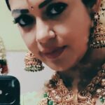 Chaya Singh Instagram – R20 You are in love , wen look in the mirror n smile to yourself💚💖

@iamkrishna1881 
@fineshinejewels 
@nithiyamogli 
@rafiullah78 
@maddinagiribabu 

#bride #photography #actress #trending #reels #fyp #duetwithme #lovemyjob
