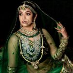 Chaya Singh Instagram - 👑💚 OUTFIT FROM KIRASE DESINGER HOUSE @ki.ruban.ra.j.s STYLING @kirubanrajselvam AND @meenasivakumar_1224 PHOTOGRAPHYER @sathyaphotography3 MAKEOVER @kalaiartistry HAIR DO @Vanitha_makeover LOCATION @elementsoneastcoast JEWELRY @fineshinejewels