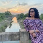 Chaya Singh Instagram - Evening is the time for peace where there is no tension to cease✨ Styled by @nithiyamogli #inbetweenshoot #click #ootd #sunsetphotography #shotoniphone #nofilter #calm #fashion #stylish