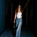 Chetna Pande Instagram - They say don't look back, but sometimes it's important to see how far you've come🫰🏻 .. ok bye 👋 next level 🆙 #denim #basic #denimlook #fashion Dubai UAE