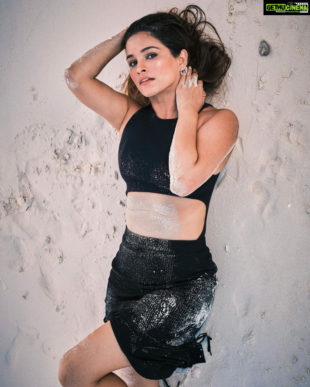 Chetna Pande Instagram - One day I'm healing... next day I'm breaking again. Both days I'm not giving up though 💎