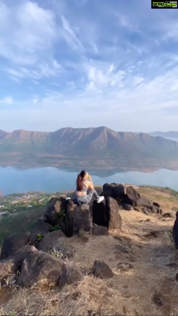 Daisy Shah Instagram - To all the times when I got lucky with the places all to myself 🫰🏻 . . . #legit #ekzindagi