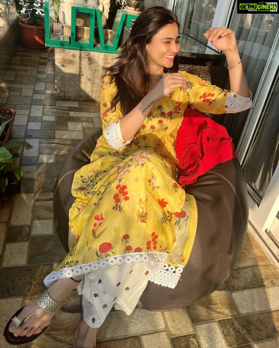 Daisy Shah Instagram - Sunset vibes n happy times 💛 . . . #twilight #happynewyear