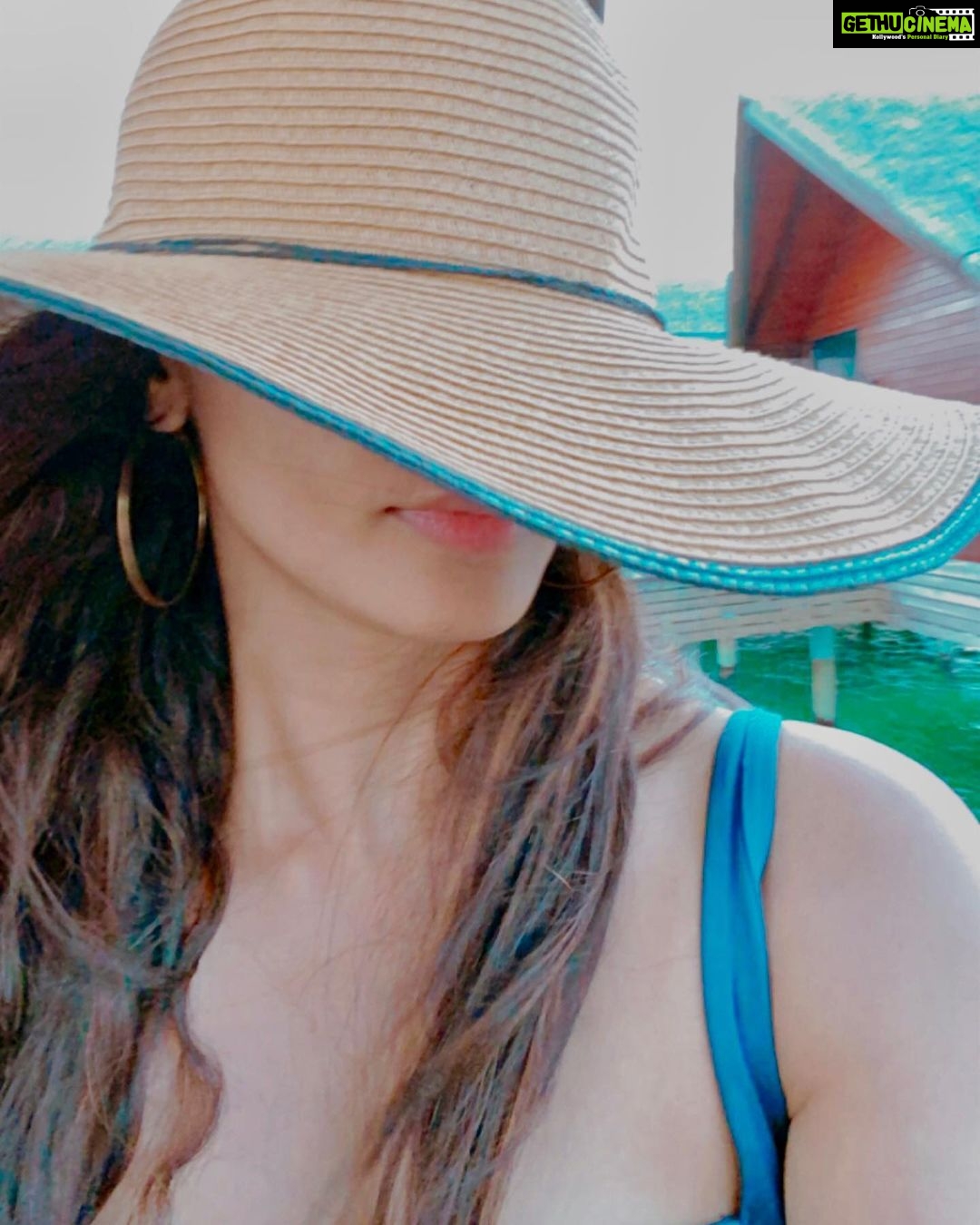 Daisy Shah Instagram - Life’s a beach . . . #dreamingblue