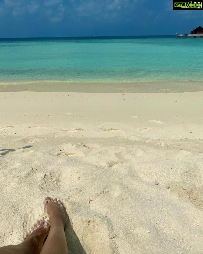 Daisy Shah Instagram - Life’s a beach . . . #dreamingblue