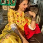 Daisy Shah Instagram – Sunset vibes n happy times 💛
.
.
.
#twilight #happynewyear