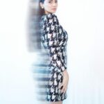 Daisy Shah Instagram - Blurry is beautiful 🫰🏻 . . . @makeupbyvinod @parvez_official19 @wabisabistyl @milsilaccessories @krishi1606 📸: @rk_fotografo . . . #favpics