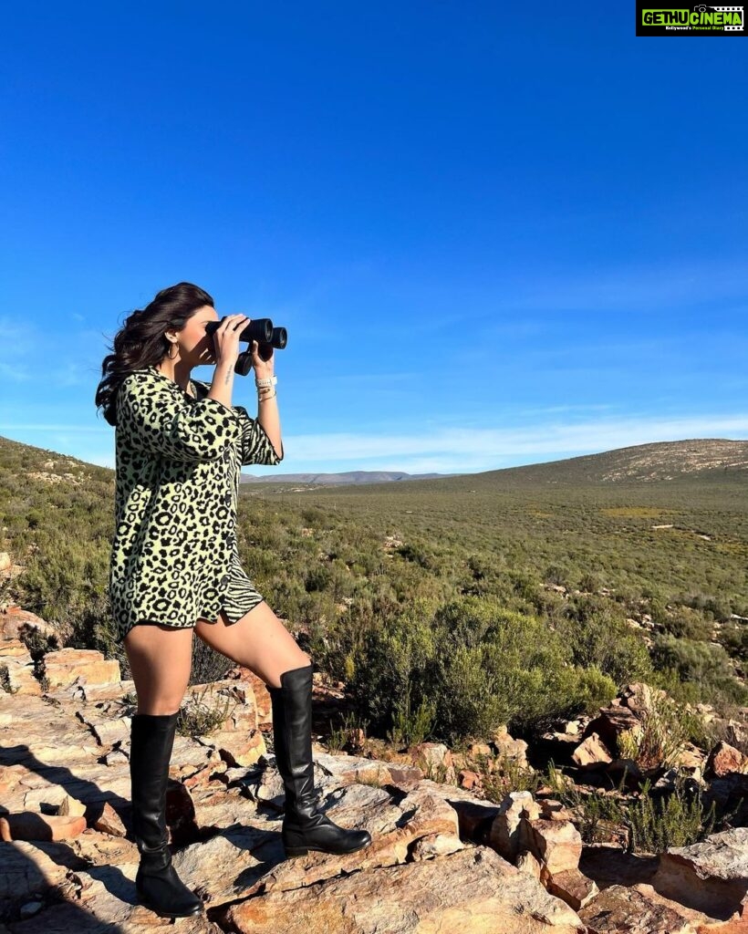 Daisy Shah Instagram - This time the ‘Jungle’ it is! . . . #adventureofalifetime #khatronkekhiladi13 #southafrican #animalspotting . . Styled by: @stylebysaachivj Team: @sanzimehta777