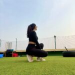 Daisy Shah Instagram - Swipe 👈🏻 #fridaymorning