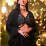 Daisy Shah Instagram - You wanted 🔥? My specialty is 🧊 . . . Outfit: @awignaofficial Choker: @meraki.mumbai Styled by: @trishadjani 📸: @framefuchsiaphotography