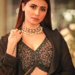 Daisy Shah Instagram – You wanted 🔥?
My specialty is 🧊 
.
.
.
Outfit: @awignaofficial 
Choker: @meraki.mumbai 
Styled by: @trishadjani 
📸: @framefuchsiaphotography