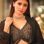 Daisy Shah Instagram - You wanted 🔥? My specialty is 🧊 . . . Outfit: @awignaofficial Choker: @meraki.mumbai Styled by: @trishadjani 📸: @framefuchsiaphotography