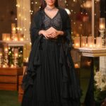 Daisy Shah Instagram - You wanted 🔥? My specialty is 🧊 . . . Outfit: @awignaofficial Choker: @meraki.mumbai Styled by: @trishadjani 📸: @framefuchsiaphotography