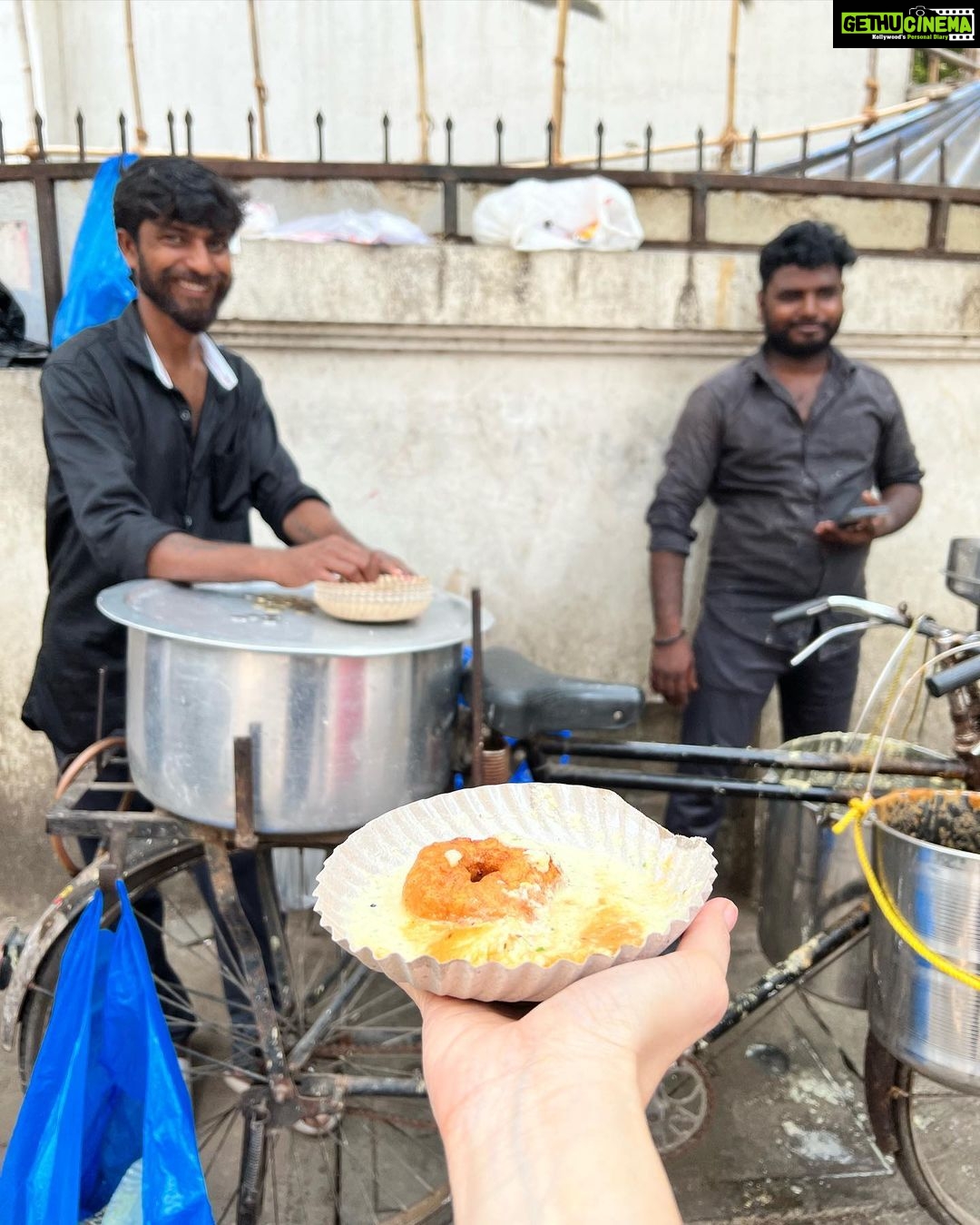 Daisy Shah Instagram - सोमवार स्वाद अनुसार 😋 . . . #breakfastdoneright #gratitude P.s.. the OG idli vada for me