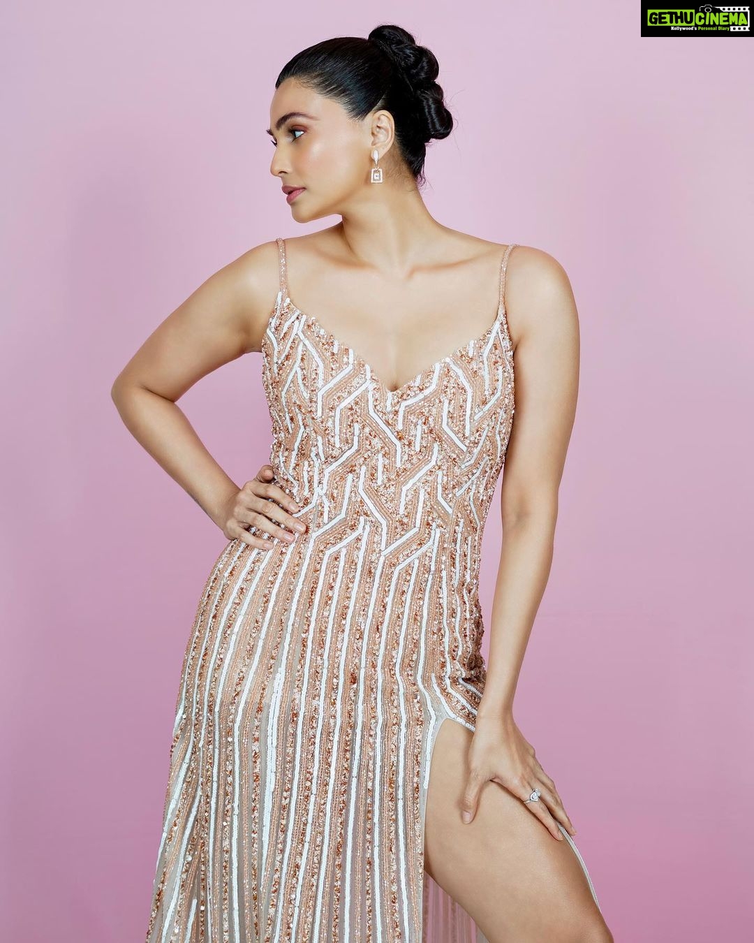 Daisy Shah Instagram - ✨✨✨ @filmfare . . . @makeupbyvinod @jeetihairtstylist @masumimewawallaofficial @darshanaasanjanaajewellers @hybajewels @trishadjani @rk_fotografo . . . #hyundaifilmfareawards2023
