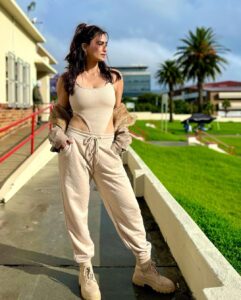 Daisy Shah Instagram - Mellow vibes n everything nice 🤎
#oott 
.
.
.
#khatrokekhiladi13 #kkk13 #southafrica #candidphotography 
@colorstv 
.
.

Top: @beeglee.in

Stylist: @stylebysaachivj
Team: @sanzimehta777 @styledbynikinagda