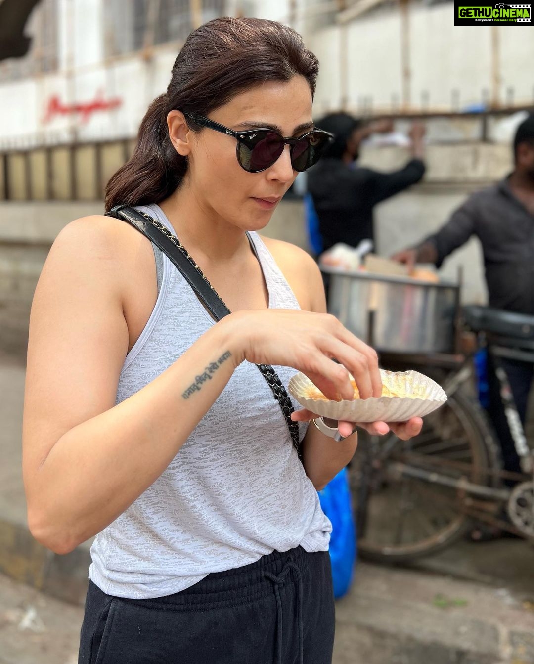 Daisy Shah Instagram - सोमवार स्वाद अनुसार 😋 . . . #breakfastdoneright #gratitude P.s.. the OG idli vada for me
