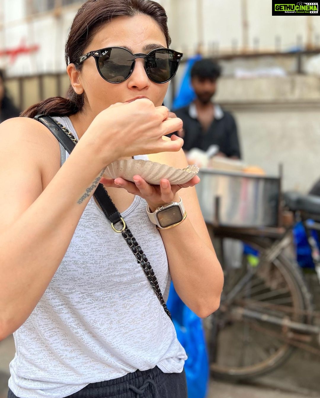 Daisy Shah Instagram - सोमवार स्वाद अनुसार 😋 . . . #breakfastdoneright #gratitude P.s.. the OG idli vada for me
