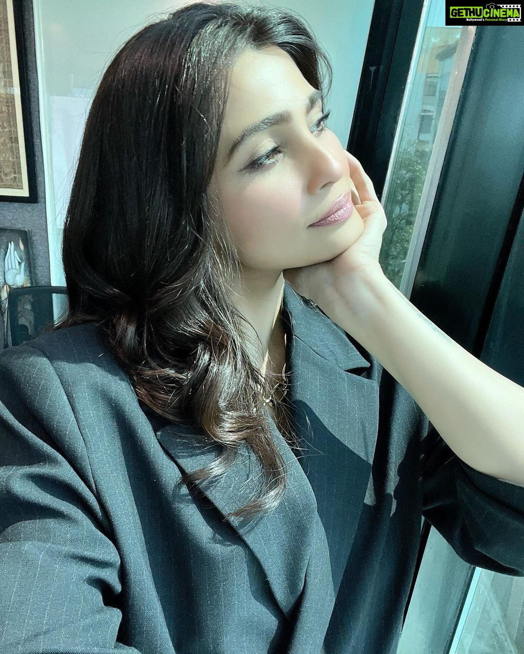 Daisy Shah Instagram - 🪞 kbye . . . #reflect