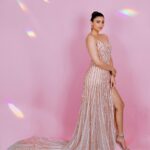 Daisy Shah Instagram – Peaches and cream with a hint of pink 💖
.
.
.
MUA: @makeupbyvinod 
Hair: @jeetihairtstylist 
Outfit: @masumimewawallaofficial 
Earring: @darshanaasanjanaajewellers 
💍: @hybajewels 
👠: @callitspring 
Styled by: @trishadjani 
📸: @rk_fotografo 
.
.
.
#filmfare2023 #latepost