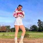 Daisy Shah Instagram – When in doubt, Braid it out 👧🏻
.
.
.
#khatronkekhiladi13 #kkk13 #southafrica 
@colorstv 
.
.

Hoodie @burger.bae 

Stylist @stylebysaachivj 
Team @sanzimehta777 @styledbynikinagda South Africa