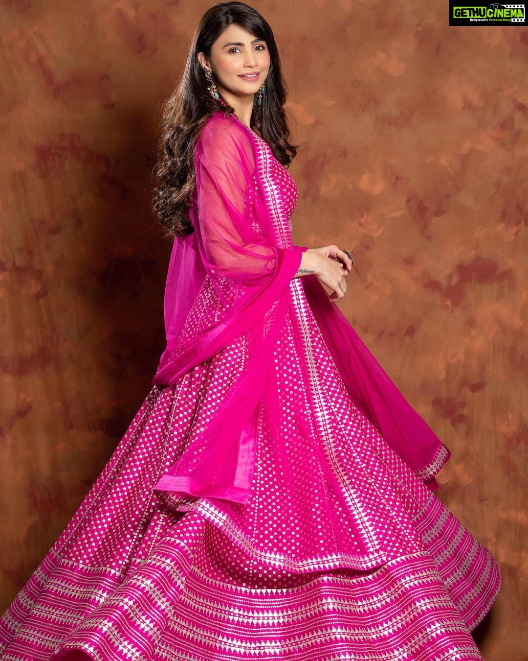 Daisy Shah Instagram - 3rd pic is my fav β¦ aur aapka? . . . Wearing: @priyalprakashhouseofdesign π: @aquamarine_jewellery x @sangeetaboochra Mua: @bugsbunny_17 Hair: @shab_qureshi786 Styled by: @trishadjani πΈ : @shotbyhemanth . . . #latepost