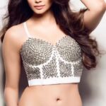 Daisy Shah Instagram – #btswithdabboo 🪩 With Lovely @shahdaisy 
Photography 📸 @dabbooratnani 

Video Shot By @manishadratnani 
Video Edited By @kiararatnani 
 @dabbooratnanistudio 
#dabbooreels #48of365 #dabbooratnani #dabbooratnaniphotography #dabbooratnanicalendar #daisyshah 
17.02.2023 Dabboo Ratnani Photography